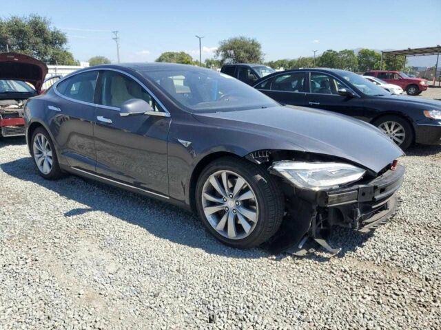 Чорний Тесла Модель С, об'ємом двигуна 0 л та пробігом 91 тис. км за 2300 $, фото 3 на Automoto.ua