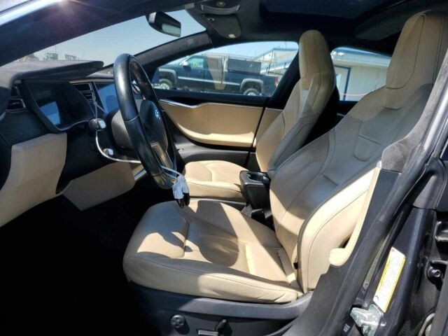 Чорний Тесла Модель С, об'ємом двигуна 0 л та пробігом 91 тис. км за 2300 $, фото 6 на Automoto.ua