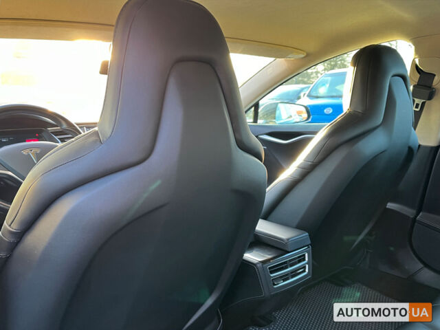 Черный Тесла Модель С, объемом двигателя 70 л и пробегом 47 тыс. км за 17500 $, фото 10 на Automoto.ua