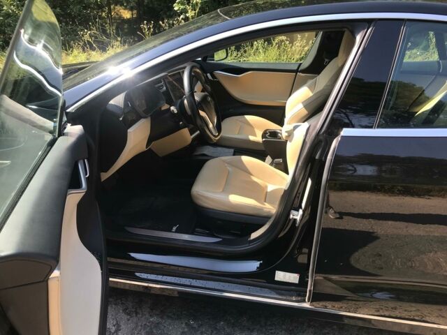 Черный Тесла Модель С, объемом двигателя 0 л и пробегом 137 тыс. км за 33000 $, фото 3 на Automoto.ua