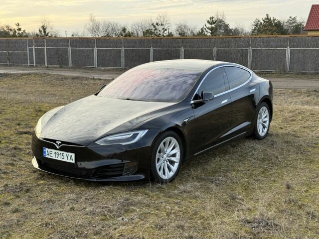 Чорний Тесла Модель С, об'ємом двигуна 0 л та пробігом 66 тис. км за 15999 $, фото 4 на Automoto.ua