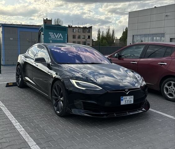 Черный Тесла Модель С, объемом двигателя 0 л и пробегом 260 тыс. км за 17000 $, фото 3 на Automoto.ua