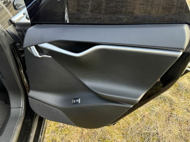 Чорний Тесла Модель С, об'ємом двигуна 0 л та пробігом 66 тис. км за 15999 $, фото 17 на Automoto.ua