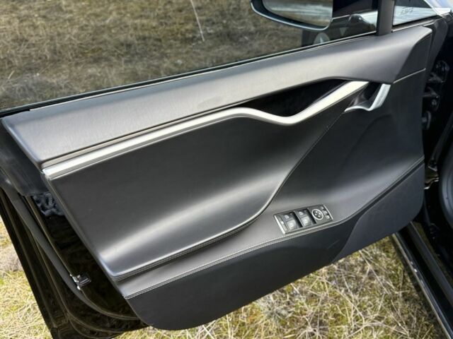 Чорний Тесла Модель С, об'ємом двигуна 0 л та пробігом 66 тис. км за 15999 $, фото 15 на Automoto.ua