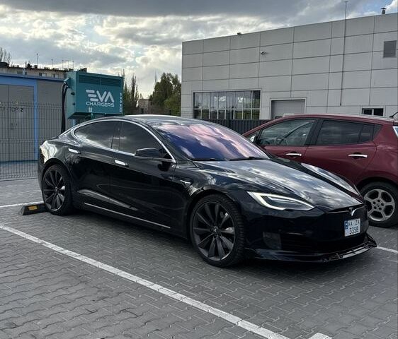 Черный Тесла Модель С, объемом двигателя 0 л и пробегом 260 тыс. км за 17500 $, фото 2 на Automoto.ua