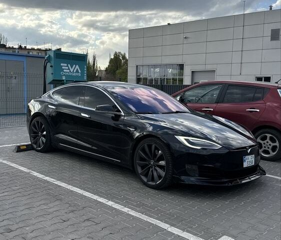 Черный Тесла Модель С, объемом двигателя 0 л и пробегом 260 тыс. км за 17000 $, фото 2 на Automoto.ua