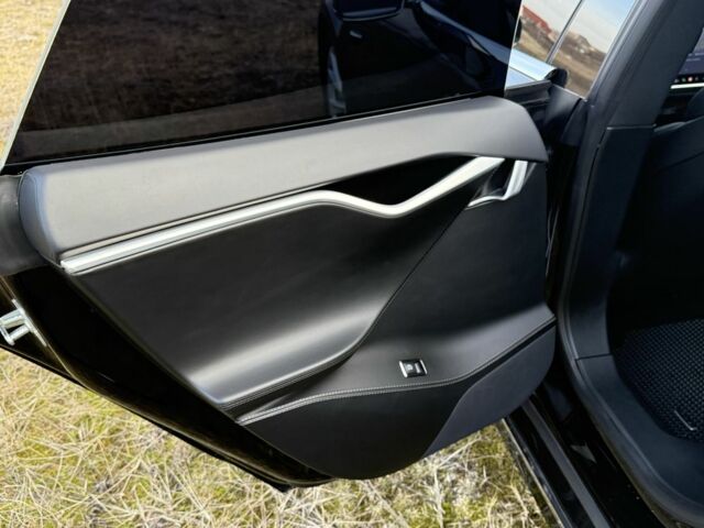 Чорний Тесла Модель С, об'ємом двигуна 0 л та пробігом 66 тис. км за 15999 $, фото 16 на Automoto.ua