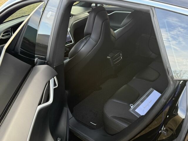 Чорний Тесла Модель С, об'ємом двигуна 0 л та пробігом 66 тис. км за 15999 $, фото 11 на Automoto.ua