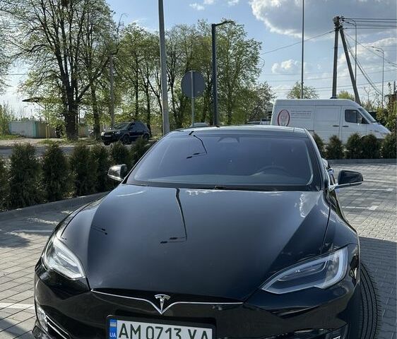 Черный Тесла Модель С, объемом двигателя 0 л и пробегом 59 тыс. км за 32000 $, фото 2 на Automoto.ua