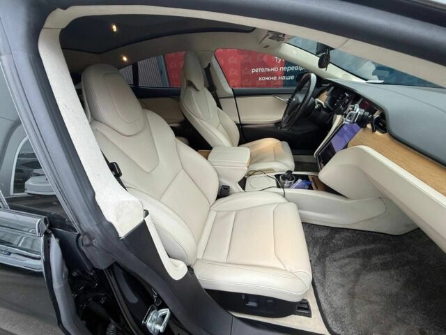 Черный Тесла Модель С, объемом двигателя 0 л и пробегом 101 тыс. км за 25499 $, фото 3 на Automoto.ua