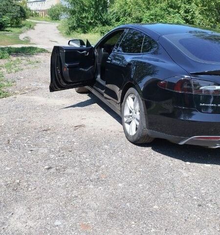 Черный Тесла Модель С, объемом двигателя 0 л и пробегом 2 тыс. км за 13500 $, фото 1 на Automoto.ua