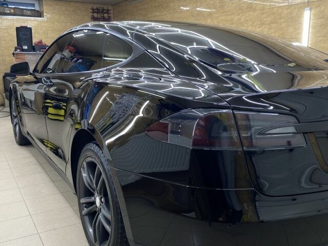 Черный Тесла Модель С, объемом двигателя 0 л и пробегом 145 тыс. км за 15399 $, фото 2 на Automoto.ua