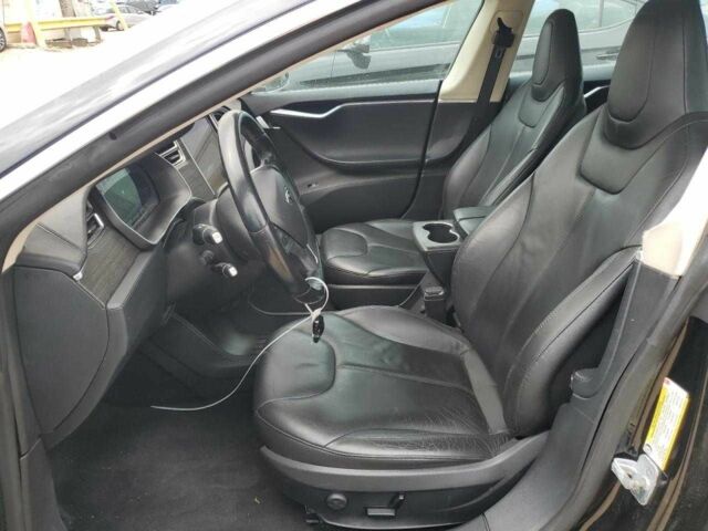 Черный Тесла Модель С, объемом двигателя 0 л и пробегом 130 тыс. км за 2000 $, фото 6 на Automoto.ua