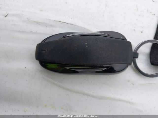 Черный Тесла Модель С, объемом двигателя 0 л и пробегом 48 тыс. км за 3800 $, фото 8 на Automoto.ua