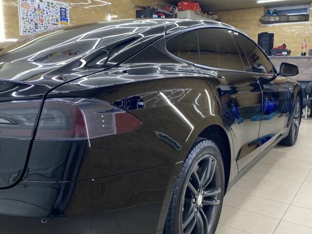 Черный Тесла Модель С, объемом двигателя 0 л и пробегом 145 тыс. км за 15399 $, фото 3 на Automoto.ua