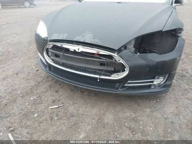Черный Тесла Модель С, объемом двигателя 0 л и пробегом 48 тыс. км за 3800 $, фото 5 на Automoto.ua