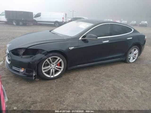 Черный Тесла Модель С, объемом двигателя 0 л и пробегом 48 тыс. км за 3800 $, фото 1 на Automoto.ua