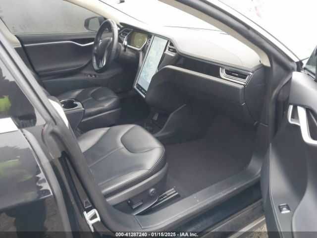 Черный Тесла Модель С, объемом двигателя 0 л и пробегом 48 тыс. км за 3800 $, фото 4 на Automoto.ua