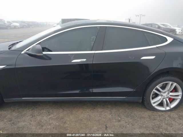 Черный Тесла Модель С, объемом двигателя 0 л и пробегом 48 тыс. км за 3800 $, фото 12 на Automoto.ua