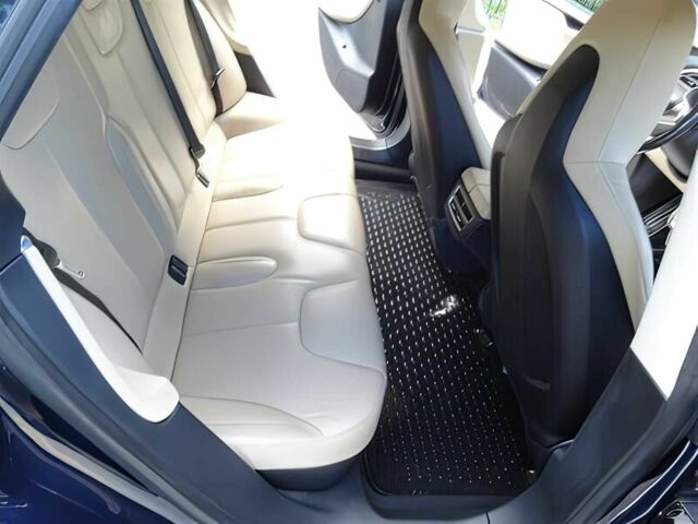 Черный Тесла Модель С, объемом двигателя 4.8 л и пробегом 79 тыс. км за 9700 $, фото 11 на Automoto.ua