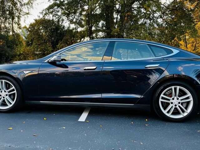 Черный Тесла Модель С, объемом двигателя 0 л и пробегом 75 тыс. км за 7000 $, фото 2 на Automoto.ua