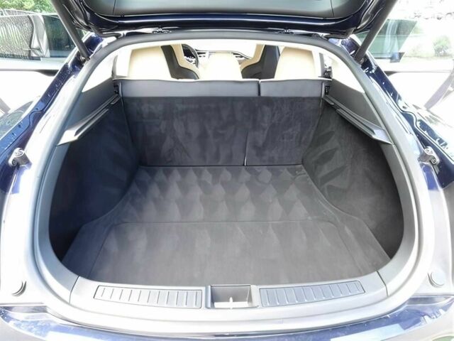 Черный Тесла Модель С, объемом двигателя 4.8 л и пробегом 79 тыс. км за 9700 $, фото 12 на Automoto.ua