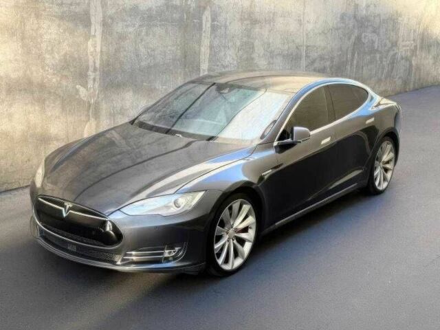 Чорний Тесла Модель С, об'ємом двигуна 0 л та пробігом 120 тис. км за 10000 $, фото 1 на Automoto.ua