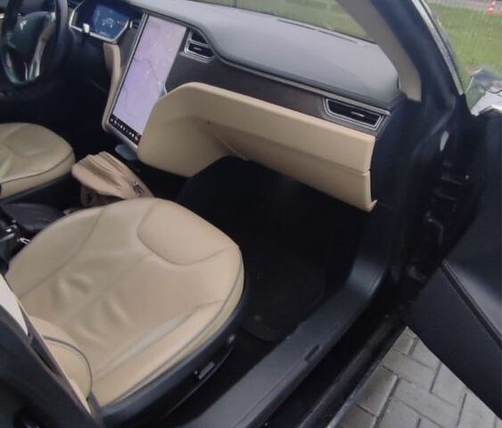 Черный Тесла Модель С, объемом двигателя 0 л и пробегом 190 тыс. км за 281 $, фото 15 на Automoto.ua