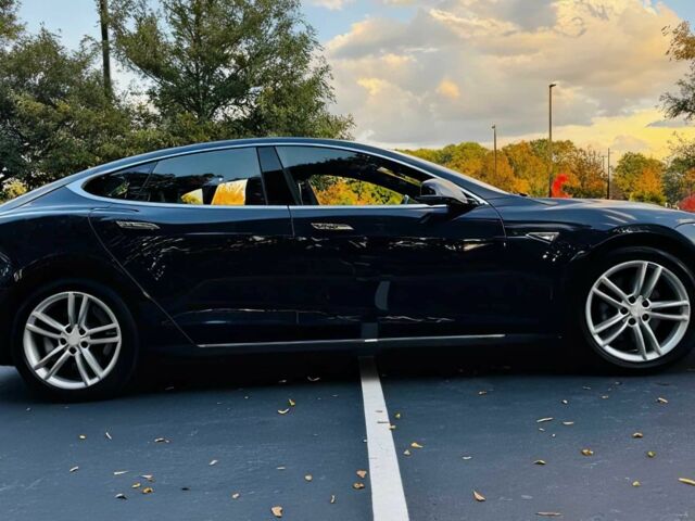 Черный Тесла Модель С, объемом двигателя 0 л и пробегом 75 тыс. км за 7000 $, фото 6 на Automoto.ua