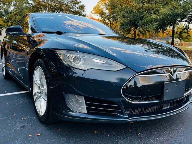 Черный Тесла Модель С, объемом двигателя 0 л и пробегом 75 тыс. км за 7000 $, фото 1 на Automoto.ua