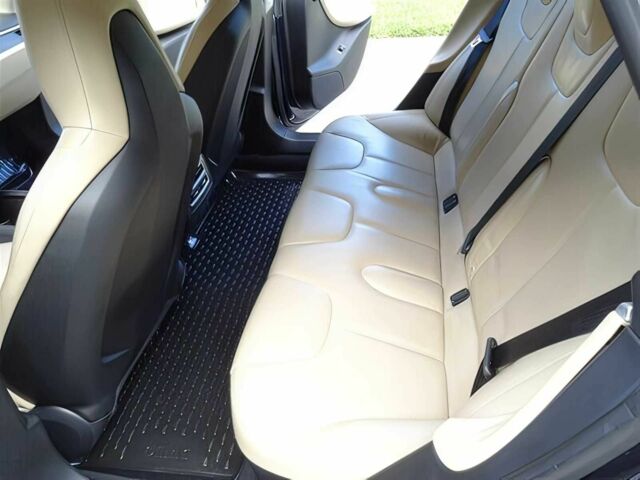 Черный Тесла Модель С, объемом двигателя 4.8 л и пробегом 79 тыс. км за 9700 $, фото 10 на Automoto.ua