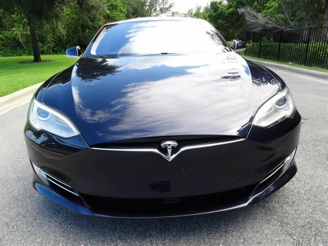 Черный Тесла Модель С, объемом двигателя 4.8 л и пробегом 79 тыс. км за 9700 $, фото 1 на Automoto.ua