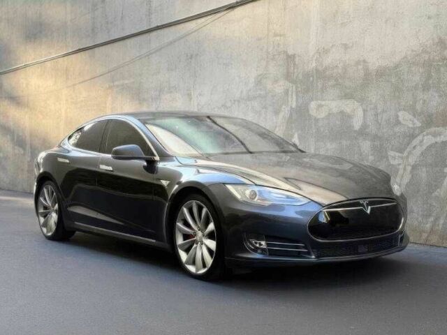 Чорний Тесла Модель С, об'ємом двигуна 0 л та пробігом 120 тис. км за 10000 $, фото 4 на Automoto.ua