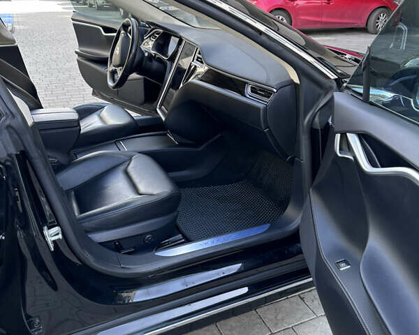 Черный Тесла Модель С, объемом двигателя 0 л и пробегом 116 тыс. км за 10000 $, фото 9 на Automoto.ua