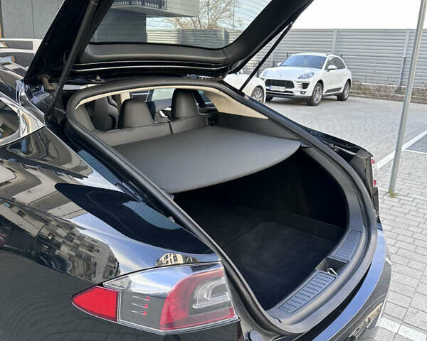 Черный Тесла Модель С, объемом двигателя 0 л и пробегом 116 тыс. км за 10000 $, фото 5 на Automoto.ua