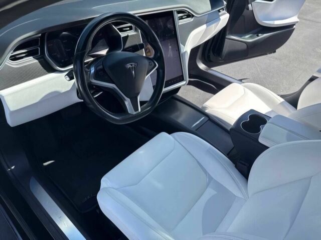 Черный Тесла Модель С, объемом двигателя 0 л и пробегом 66 тыс. км за 11000 $, фото 3 на Automoto.ua