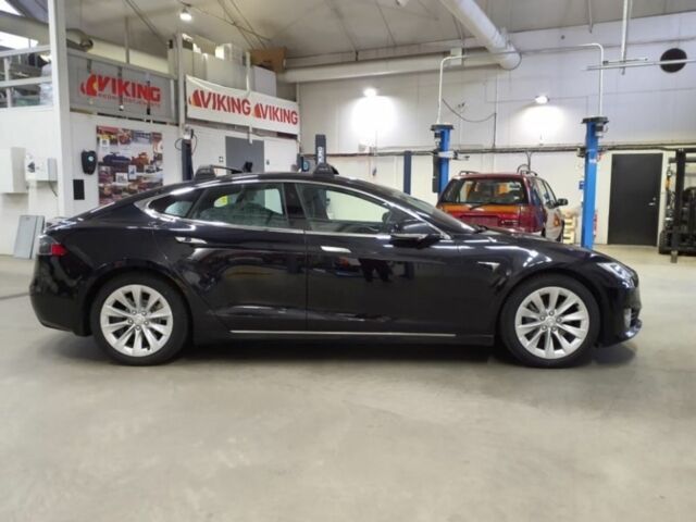 Черный Тесла Модель С, объемом двигателя 0 л и пробегом 141 тыс. км за 16100 $, фото 2 на Automoto.ua