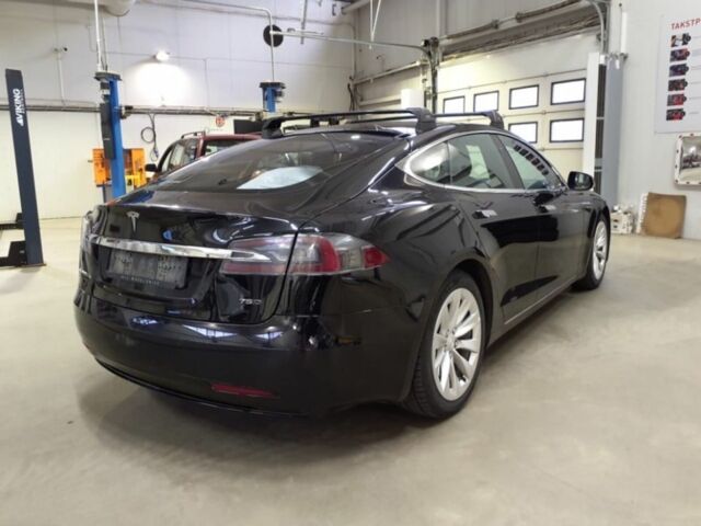 Черный Тесла Модель С, объемом двигателя 0 л и пробегом 141 тыс. км за 16100 $, фото 3 на Automoto.ua