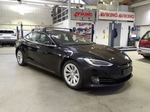 Черный Тесла Модель С, объемом двигателя 0 л и пробегом 141 тыс. км за 16100 $, фото 1 на Automoto.ua