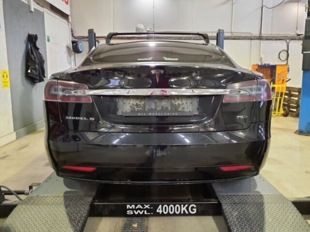 Черный Тесла Модель С, объемом двигателя 0 л и пробегом 141 тыс. км за 16100 $, фото 5 на Automoto.ua