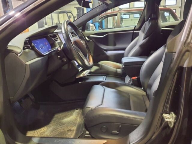 Черный Тесла Модель С, объемом двигателя 0 л и пробегом 141 тыс. км за 16100 $, фото 6 на Automoto.ua