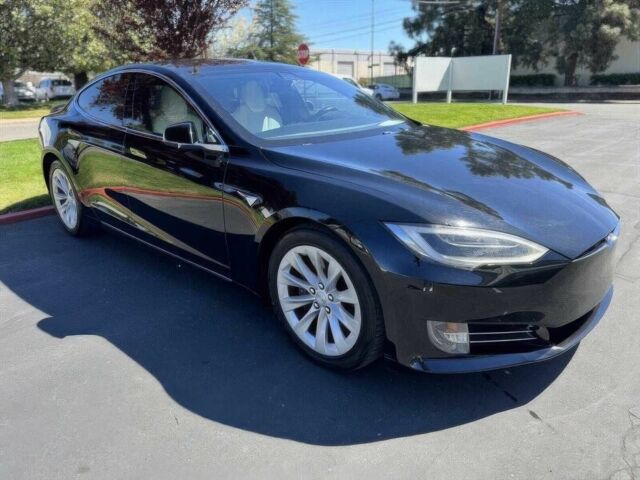 Черный Тесла Модель С, объемом двигателя 0 л и пробегом 66 тыс. км за 11000 $, фото 1 на Automoto.ua