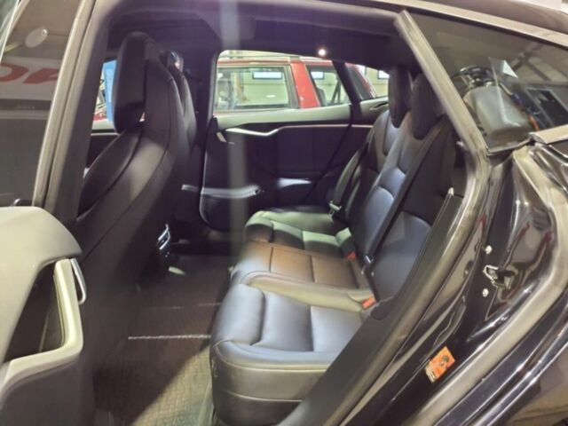 Черный Тесла Модель С, объемом двигателя 0 л и пробегом 141 тыс. км за 16100 $, фото 10 на Automoto.ua