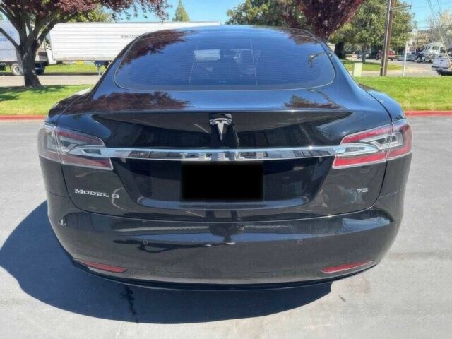 Черный Тесла Модель С, объемом двигателя 0 л и пробегом 66 тыс. км за 11000 $, фото 2 на Automoto.ua