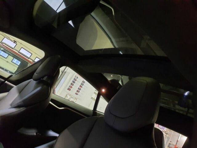 Черный Тесла Модель С, объемом двигателя 0 л и пробегом 141 тыс. км за 16100 $, фото 9 на Automoto.ua