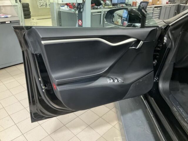 Черный Тесла Модель С, объемом двигателя 0 л и пробегом 142 тыс. км за 17500 $, фото 11 на Automoto.ua