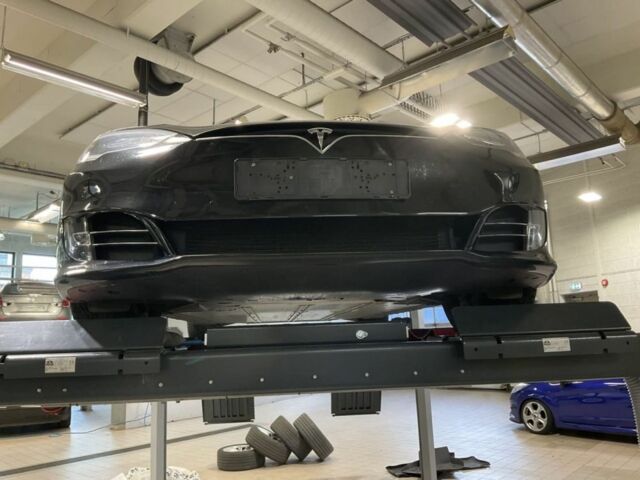 Черный Тесла Модель С, объемом двигателя 0 л и пробегом 142 тыс. км за 17500 $, фото 9 на Automoto.ua