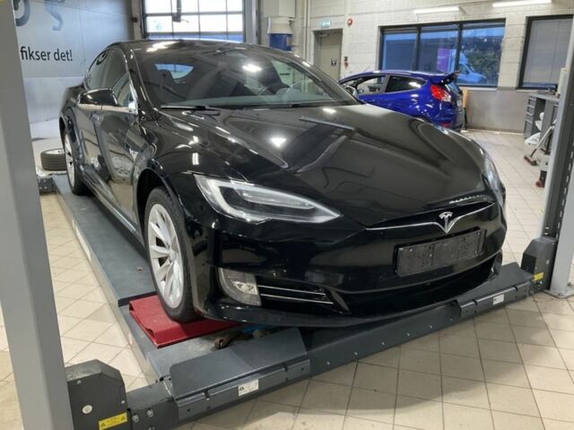 Черный Тесла Модель С, объемом двигателя 0 л и пробегом 142 тыс. км за 17500 $, фото 1 на Automoto.ua