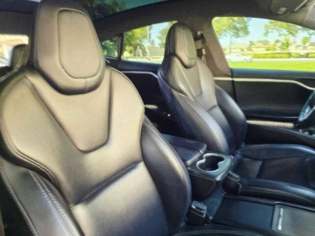 Чорний Тесла Модель С, об'ємом двигуна 0 л та пробігом 38 тис. км за 12000 $, фото 10 на Automoto.ua