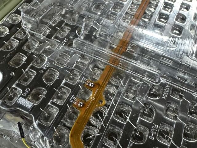 Чорний Тесла Модель С, об'ємом двигуна 0 л та пробігом 134 тис. км за 350 $, фото 1 на Automoto.ua